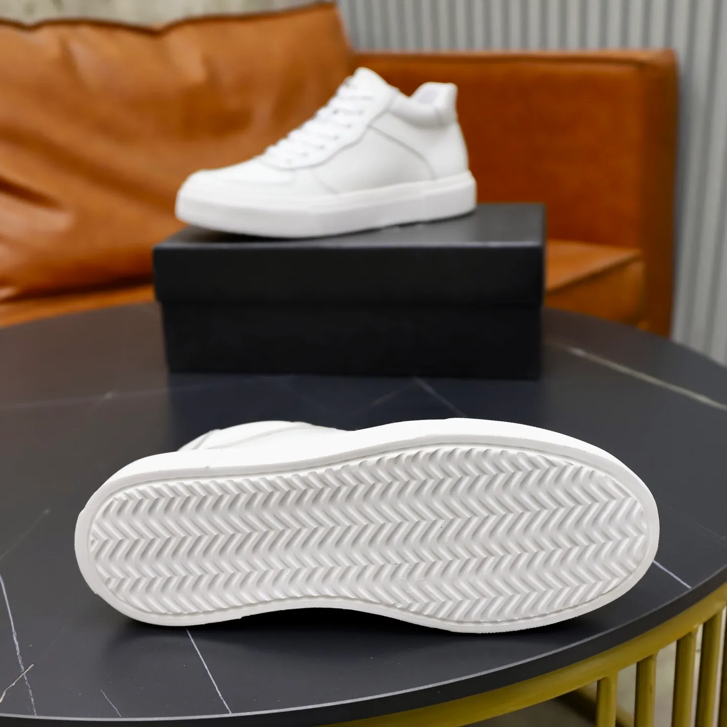 Ex-factory price: 460💰🙅‍♂️🙅‍♂️🙅‍♂️ Brand: PRADA Standard code: 38–44 (45 can be customized) Grade: Same as the official website Material: Original cowhide fabric Comfortable pigskin lining Lightweight wear-resistant outsole Style category: Men's fashionable casual shoes and boots Running sneakers Distinguished luxury brand elements Top luxury Color: actual picture color